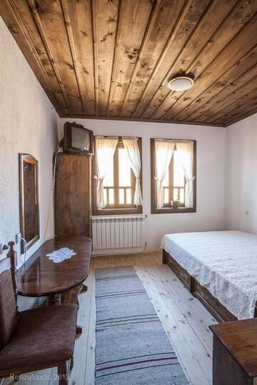 Фото номера Двухместный номер с 1 кроватью и видом на горы Загородные дома Guest House Vesko &amp; Suzi г. Ковачевица 5