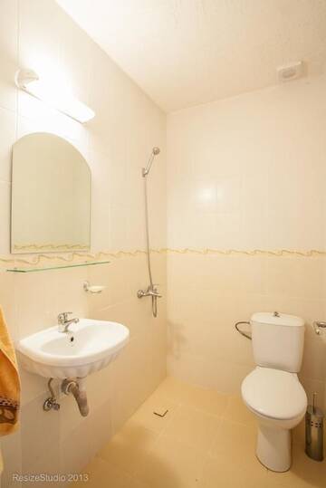 Фото номера Трехместный номер с видом на горы Загородные дома Guest House Vesko &amp; Suzi г. Ковачевица 2
