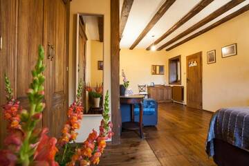 Фото номера Трехместный номер с балконом Отели типа «постель и завтрак» Lavanda Bed and Breakfast г. Ковачевица 7