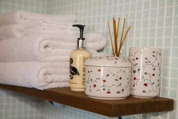 Фото номера Трехместный номер с балконом Отели типа «постель и завтрак» Lavanda Bed and Breakfast г. Ковачевица 18