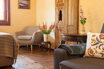 Фото номера Трехместный номер с балконом Отели типа «постель и завтрак» Lavanda Bed and Breakfast г. Ковачевица 3
